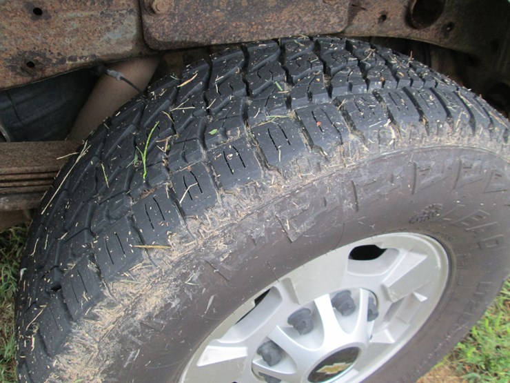 2011-chevrolet-2500hd-image-13