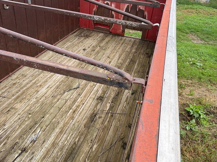 international-8300-6x4-semi-grain-truck-image-87