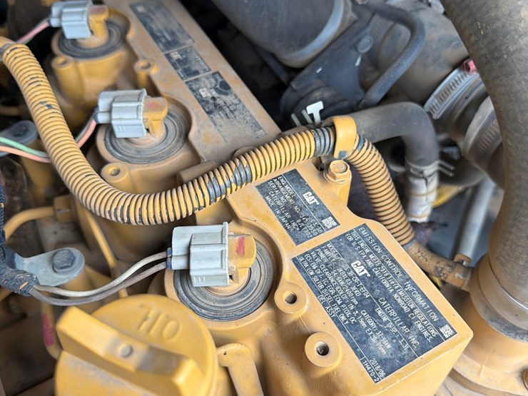 2015-caterpillar-289d-image-31