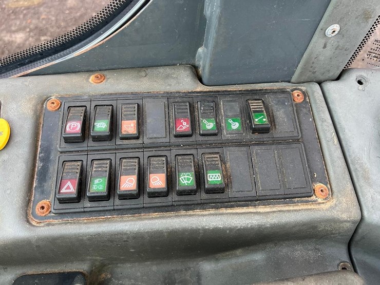 deere-204l-image-23