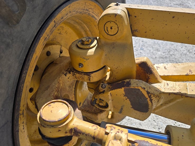 2005-caterpillar-12h-image-24