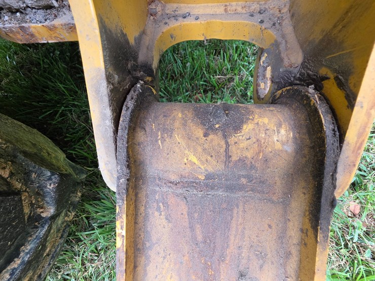 2016-deere-410l-image-124
