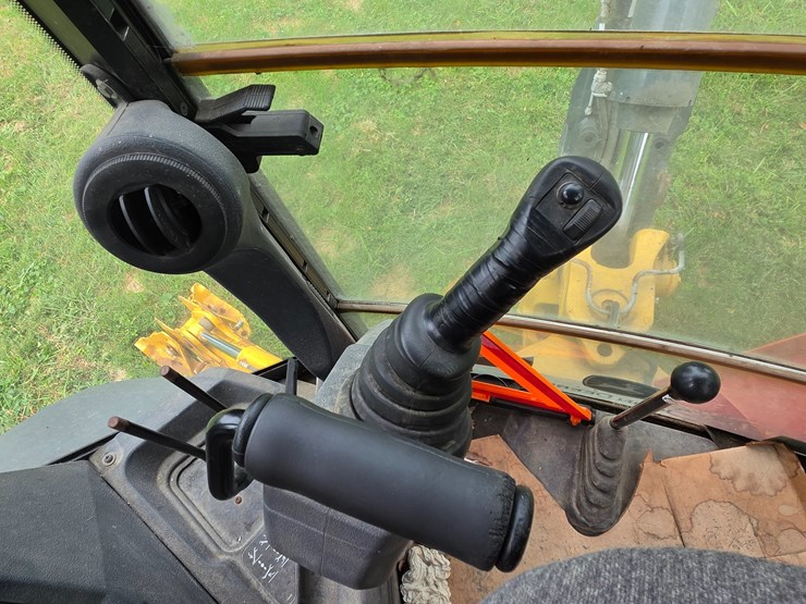 2016-deere-410l-image-56