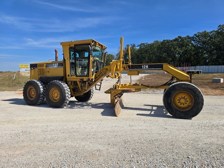 2005-caterpillar-12h-image-14