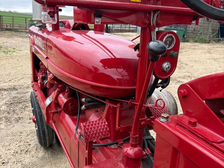 1954-farmall-super-h-tractor—restored-image-24