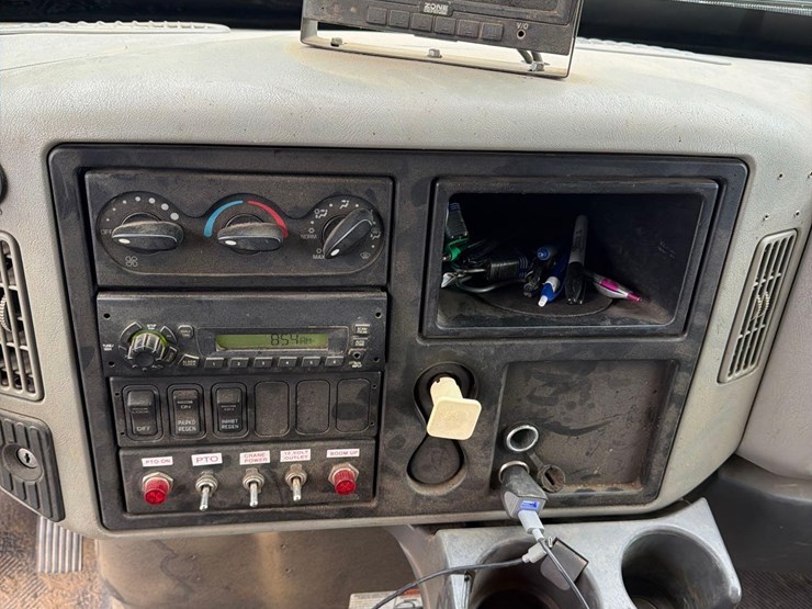 2009-international-durastar-4300-image-71