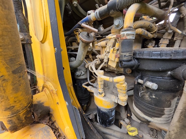 2016-deere-410l-image-29