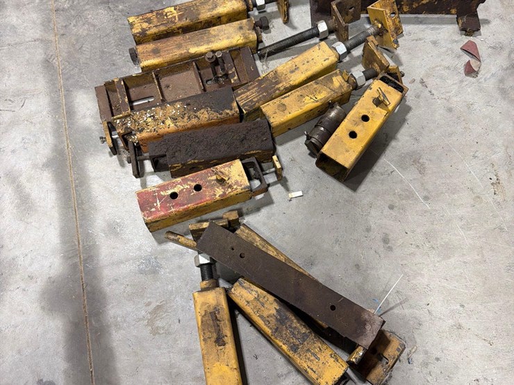 goffer-model-r-12-tractor-splitting-stand-image-3