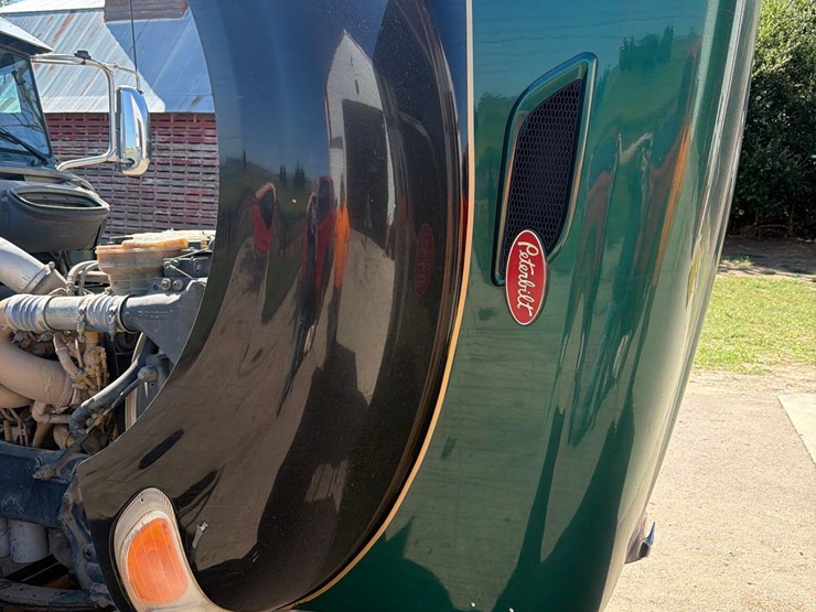 2011-peterbilt-386-image-11