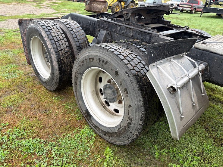 2007-peterbilt-386-image-25