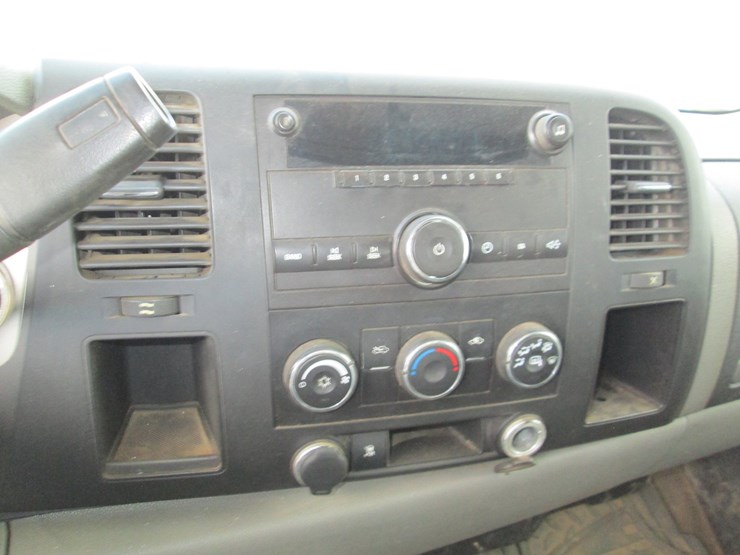 2011-chevrolet-2500hd-image-34