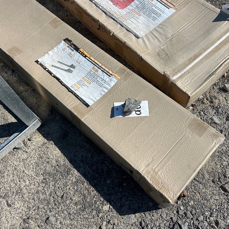 #20 • CLAMP ON PALLET FORKS