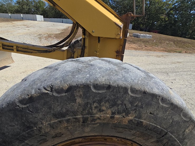 2005-caterpillar-12h-image-86