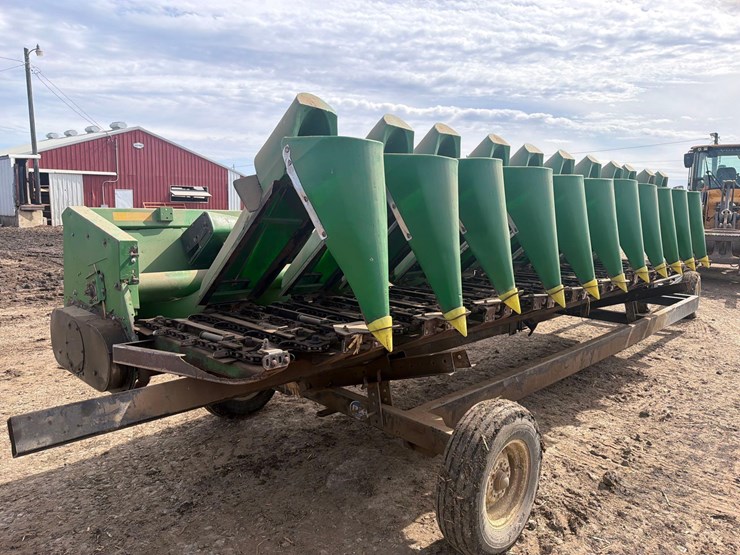 clark-12row20-corn-head-image-3