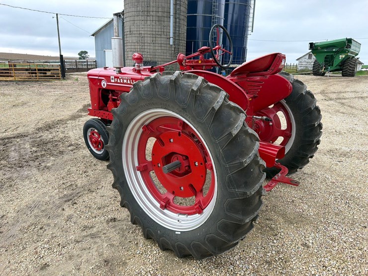 1954-farmall-super-h-tractor—restored-image-5