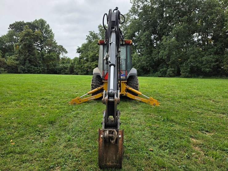 2016-deere-410l-image-10