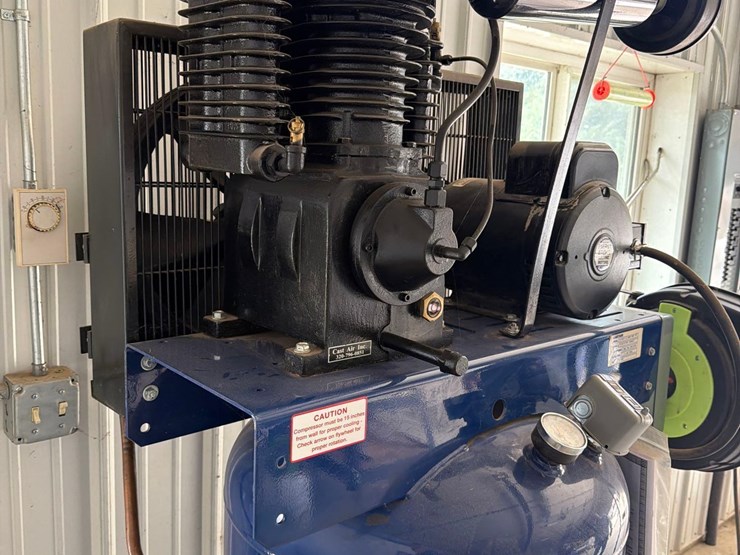 cast-air-80-gallon-commercial-air-compressor-image-3