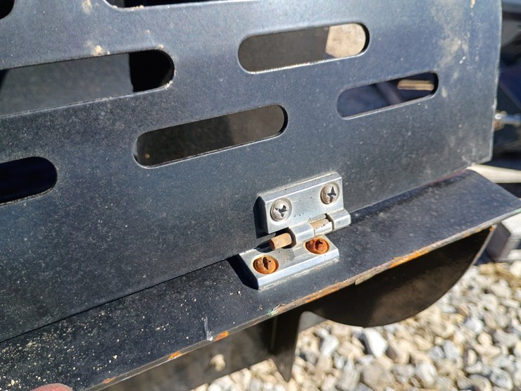 #27045-•-giyi-wood-splitter-mini-skid-steer-attachment-[damaged]-image-12