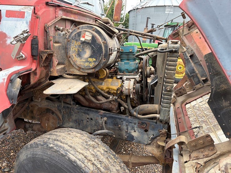 1980-ford-8000-image-83