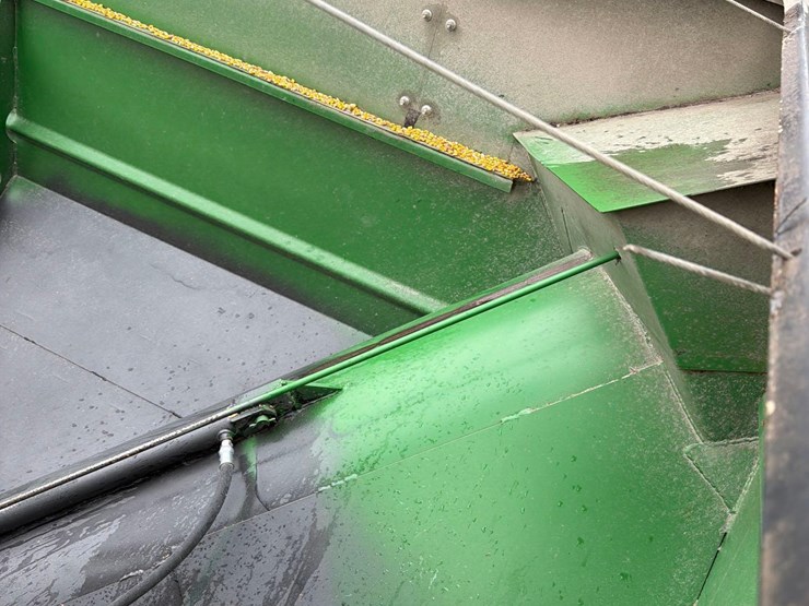 2012-j&m-1051-grain-storm-grain-cart-1-owner-image-51