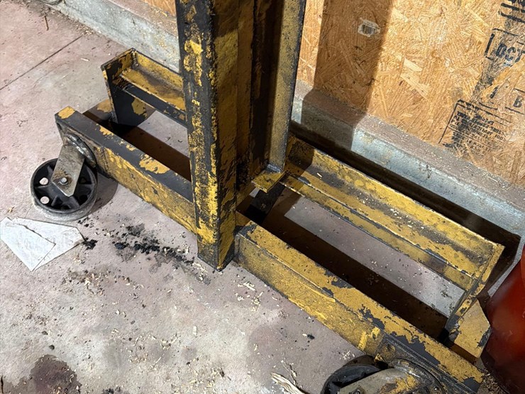 goffer-model-r-12-tractor-splitting-stand-image-11