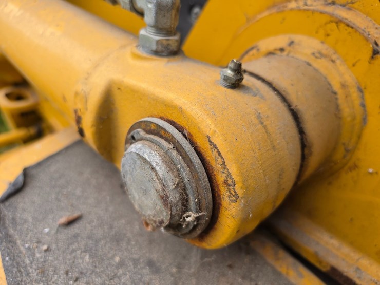 2016-deere-410l-image-149