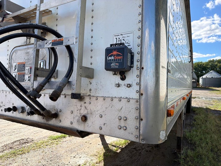 2011-wilson-46ft-fixed-tri-axle-live-bottom-semi-belt-trailer--1-owner--very-clean-trailer-image-39