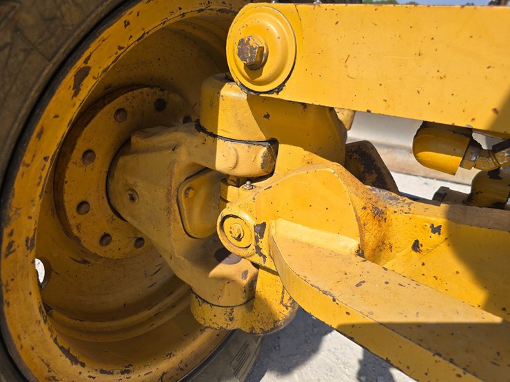 2005-caterpillar-12h-image-20