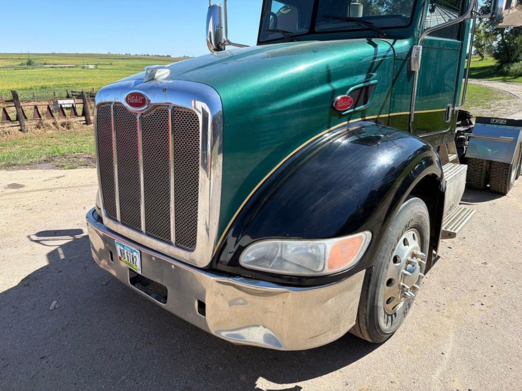 2011-peterbilt-386-image-31
