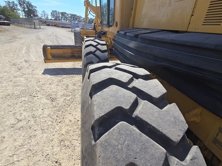 2005-caterpillar-12h-image-90