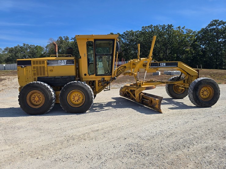 2005-caterpillar-12h-image-12