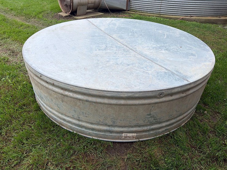 hastings-92”-round-tank-image-1