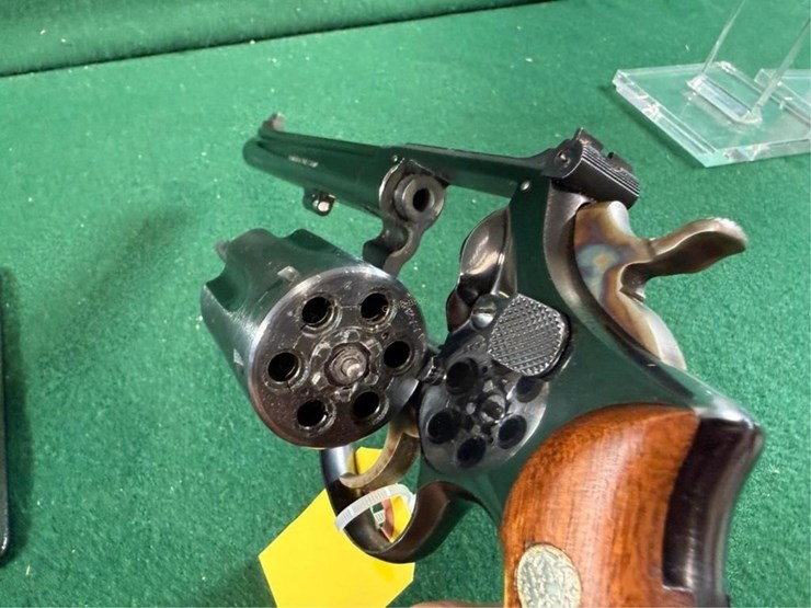smith-&-wesson-22lr-ctg-revolver-image-12