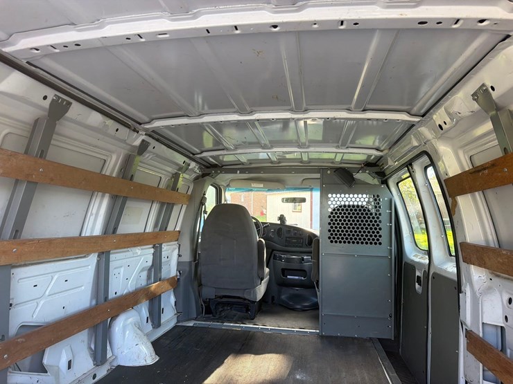 2006-ford-e250-image-24