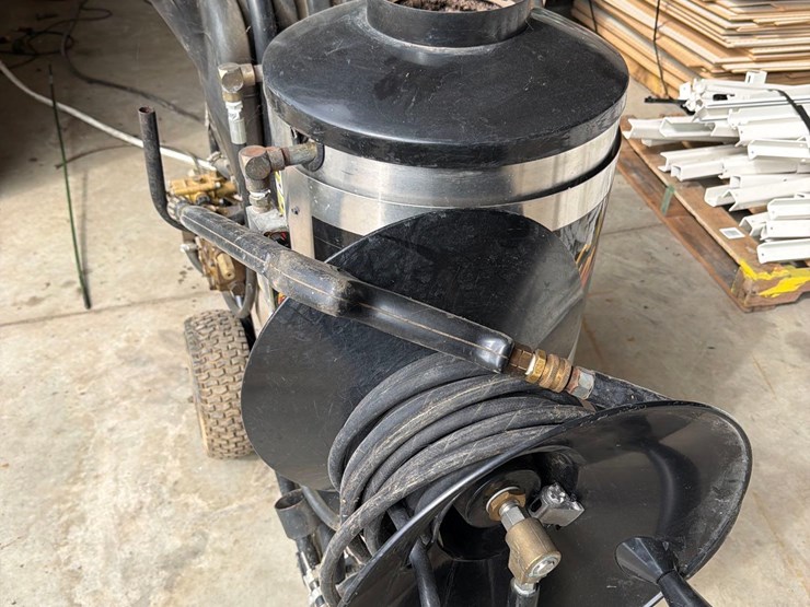 aaladin-3000-psi-hot-water-power-washer—1-owner-image-9
