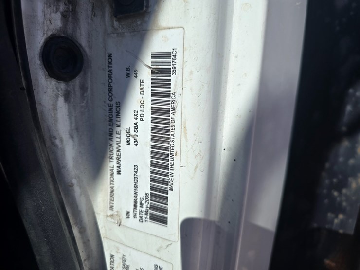 2006-international-durastar-4300-image-38