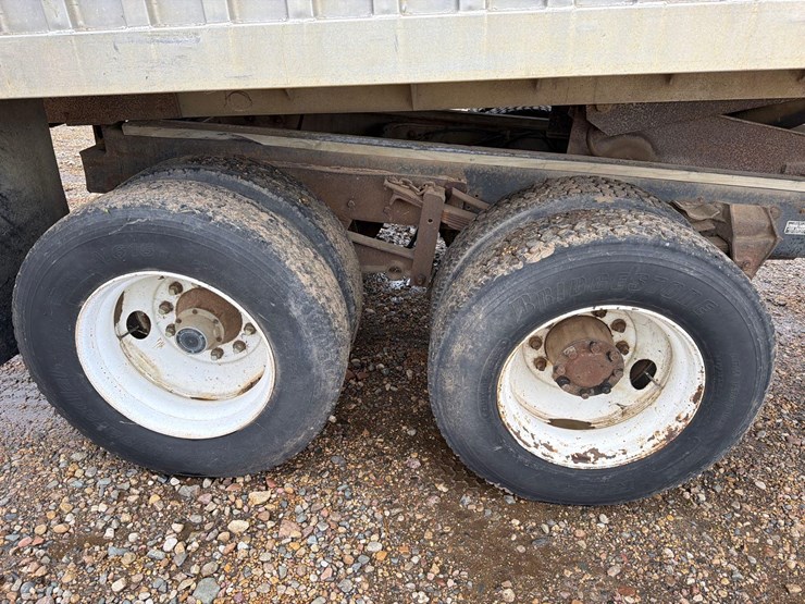 1980-ford-8000-image-22