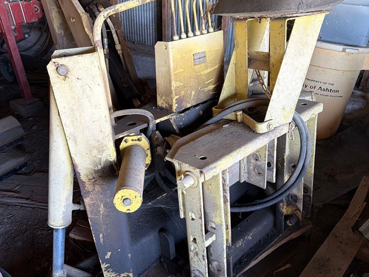 new-holland-lb-11-3pt-backhoe-image-3