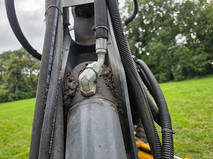2016-deere-410l-image-99