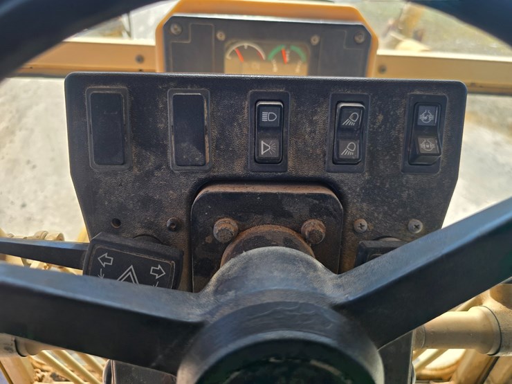 2005-caterpillar-12h-image-82