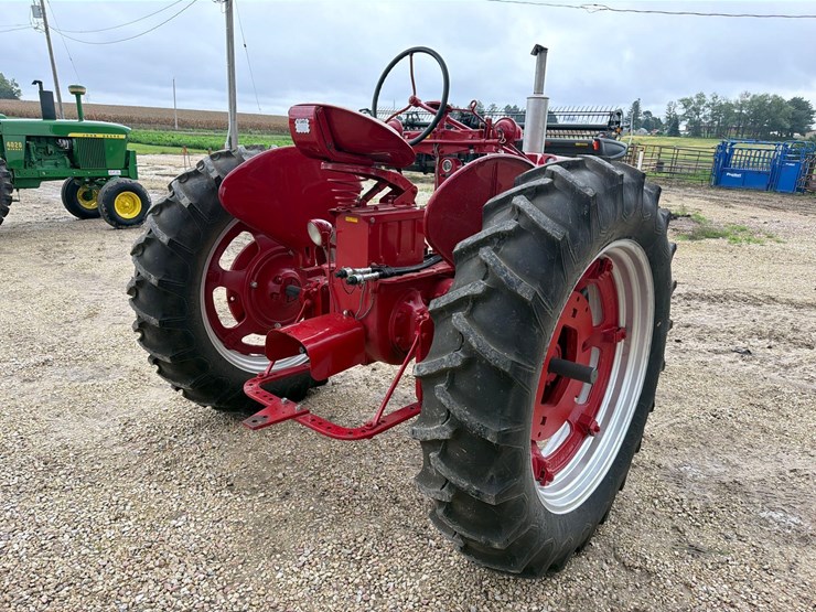 1954-farmall-super-h-tractor—restored-image-3