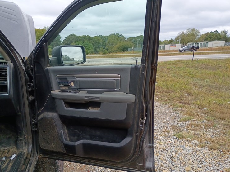 2016-dodge-2500-image-35