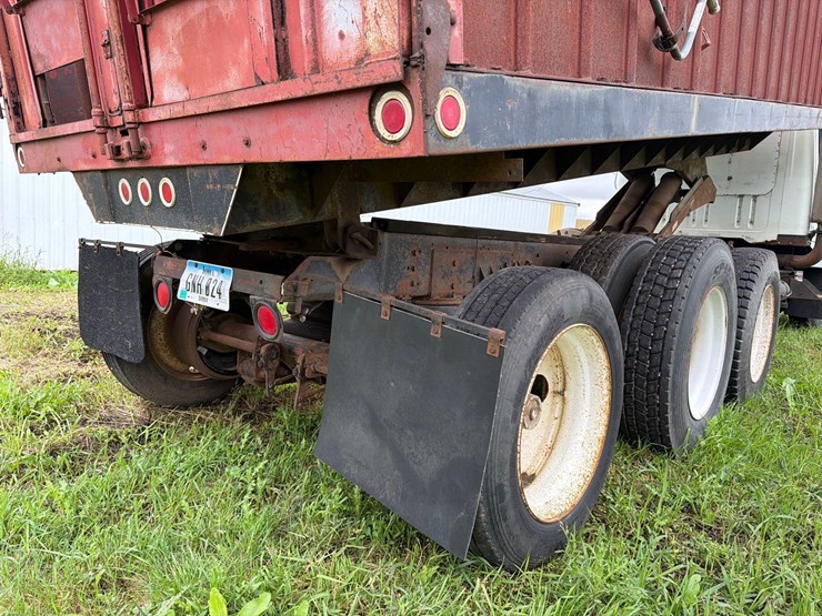 international-8300-6x4-semi-grain-truck-image-17