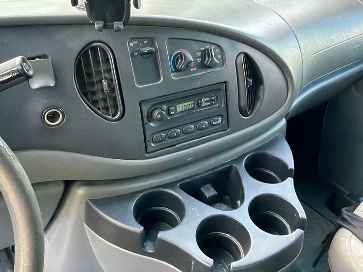 2006-ford-e250-image-46