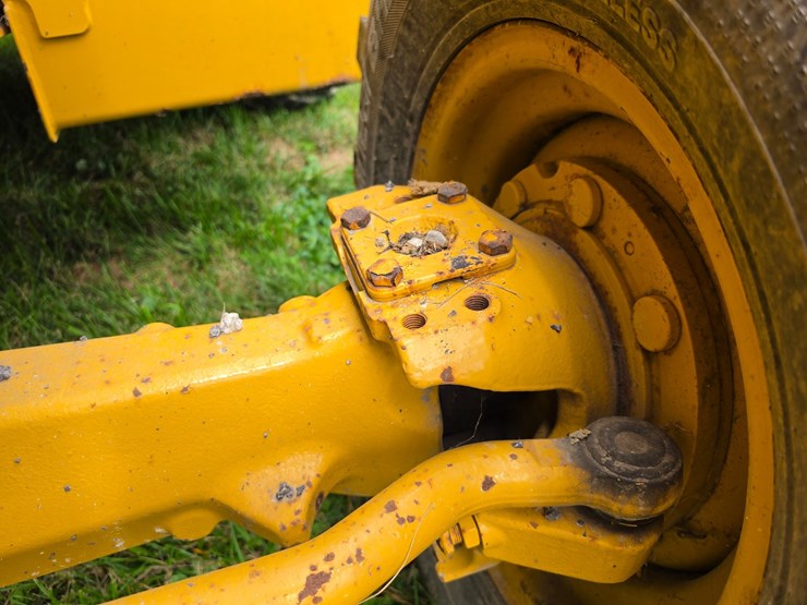 2016-deere-410l-image-163