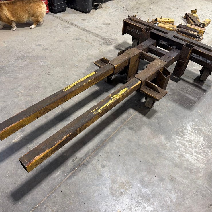 Goffer Model R-12 Tractor Splitting Stand
