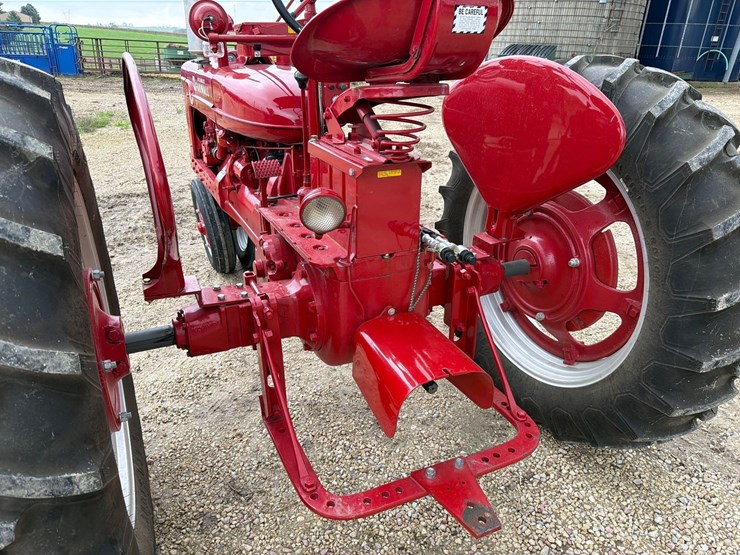 1954-farmall-super-h-tractor—restored-image-7