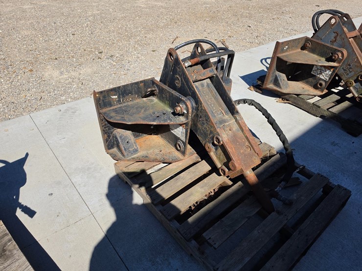 #25330-•-bobcat-breaker-skid-steer-attachment-image-2
