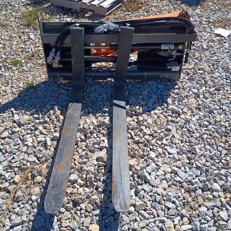 #27024 • Wolverine Hydraulic Pallet Forks Skid Steer Attachment