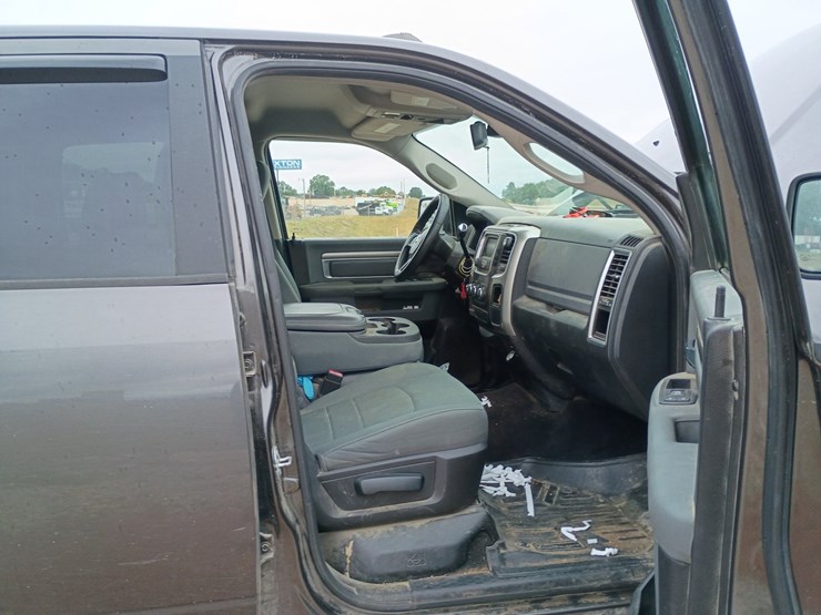 2016-dodge-2500-image-34